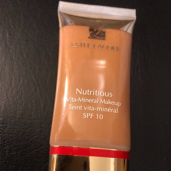 Estee Lauder Nutritious FOUNDATION #5 SPF 10